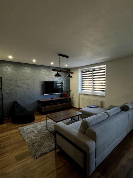 Modern Apartment In City Centre 반스카비스트리카 외부 사진