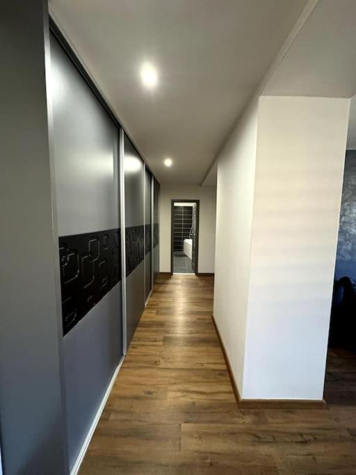 Modern Apartment In City Centre 반스카비스트리카 외부 사진