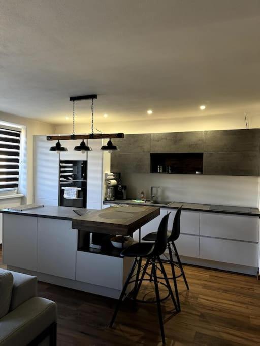 Modern Apartment In City Centre 반스카비스트리카 외부 사진