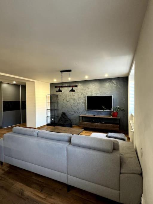 Modern Apartment In City Centre 반스카비스트리카 외부 사진